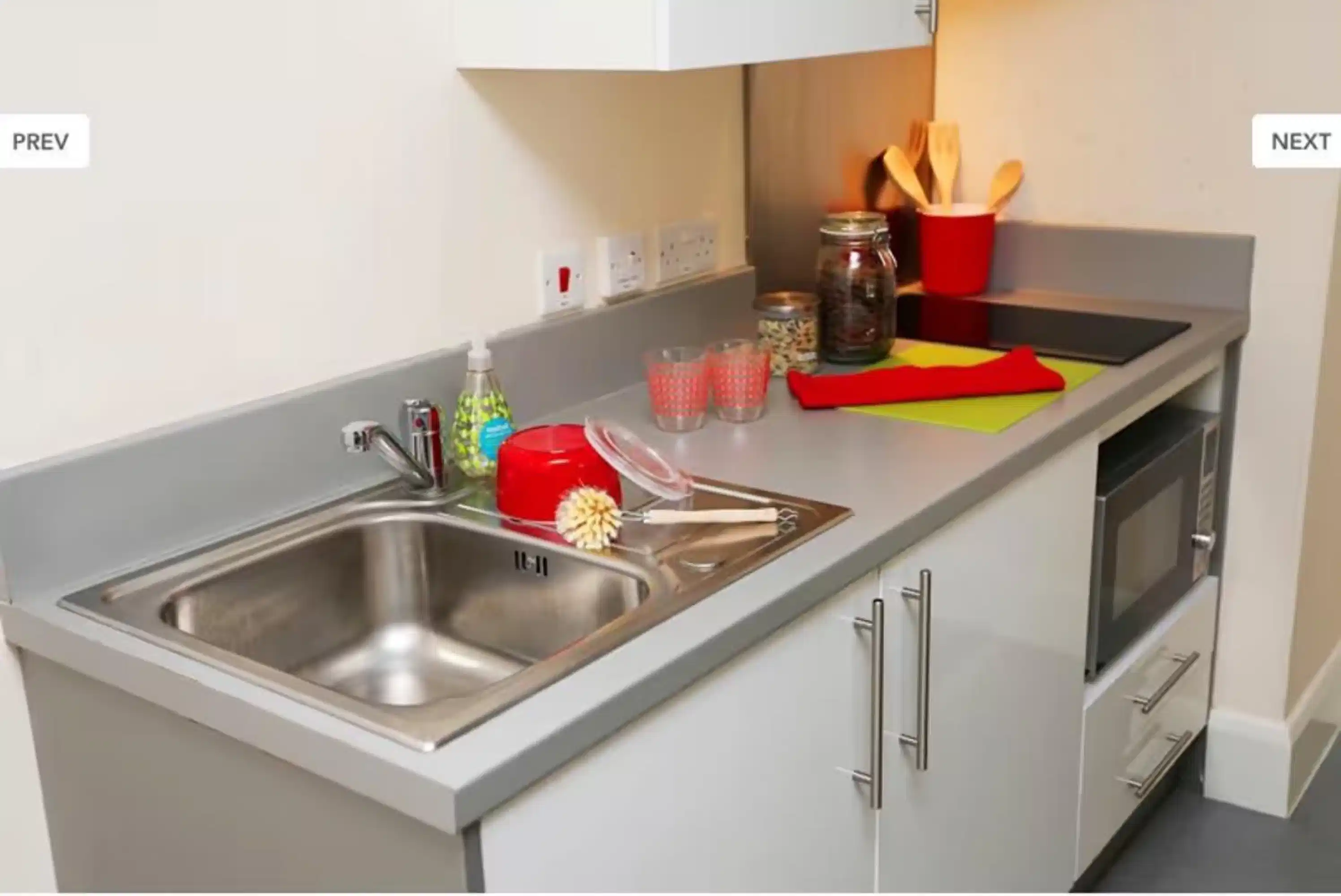 Classic Studio - Kitchen