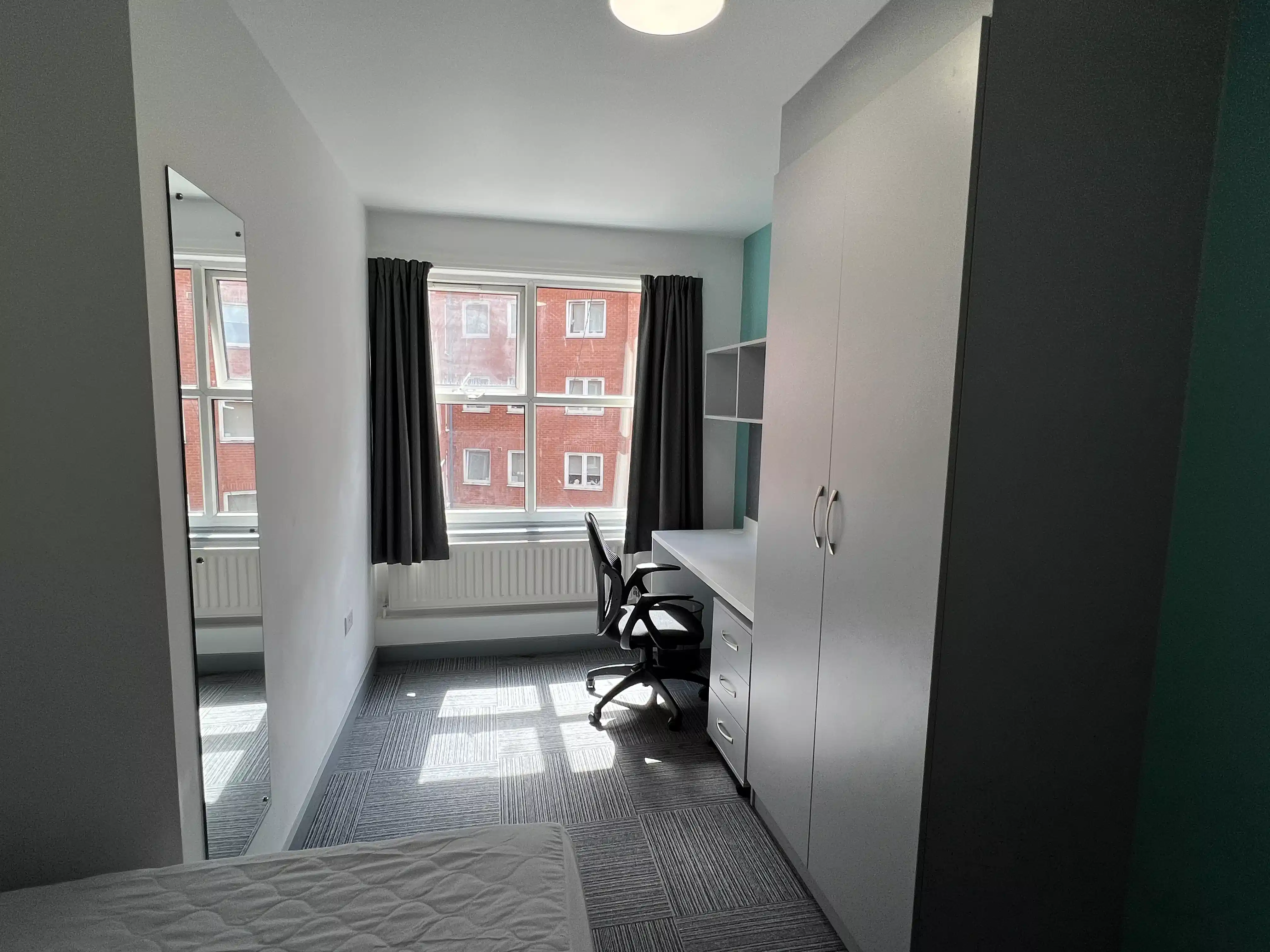 Superior Plus 5 Bed - Bedroom