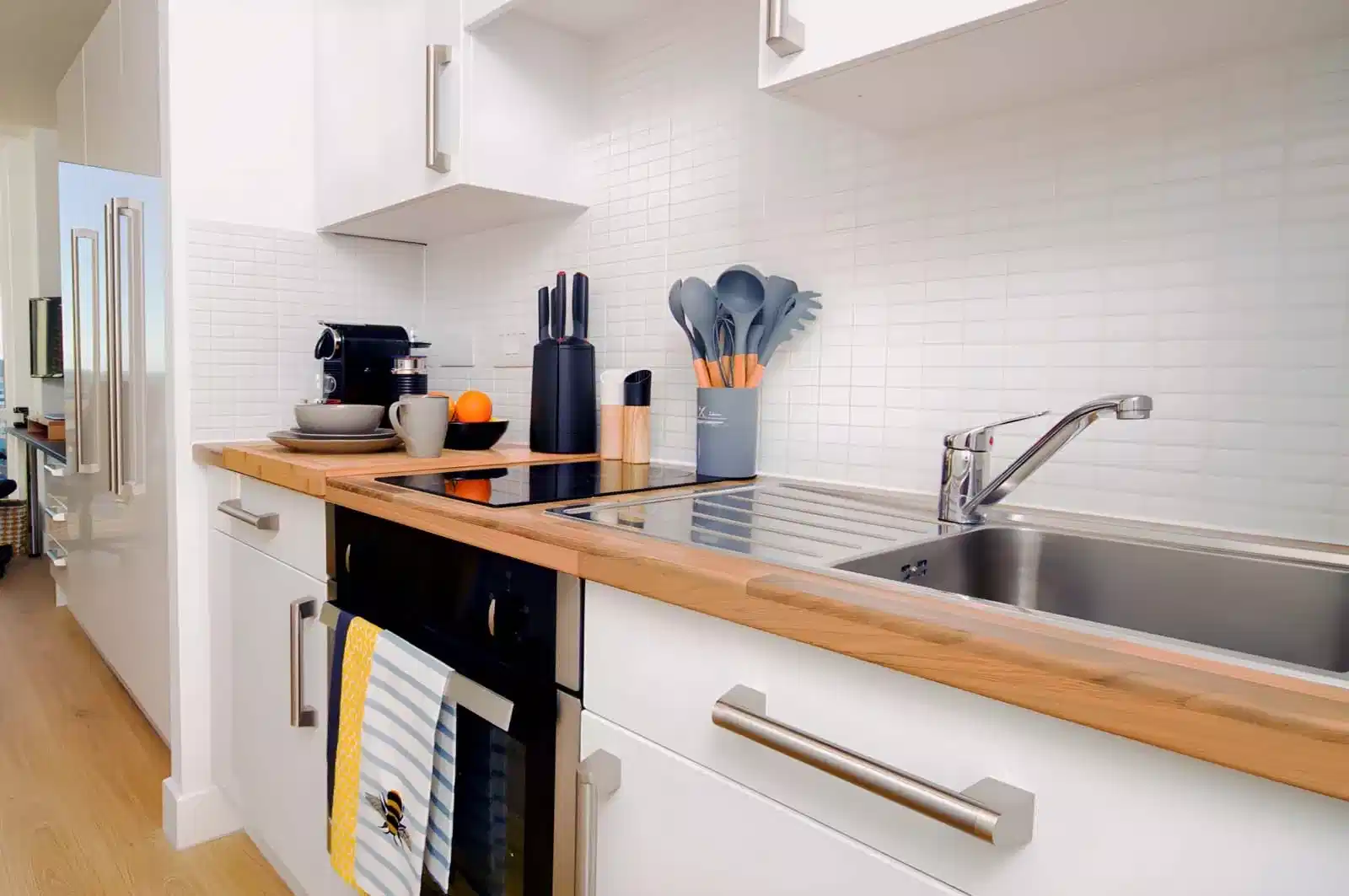 Silver Large City Studio - Kitchen