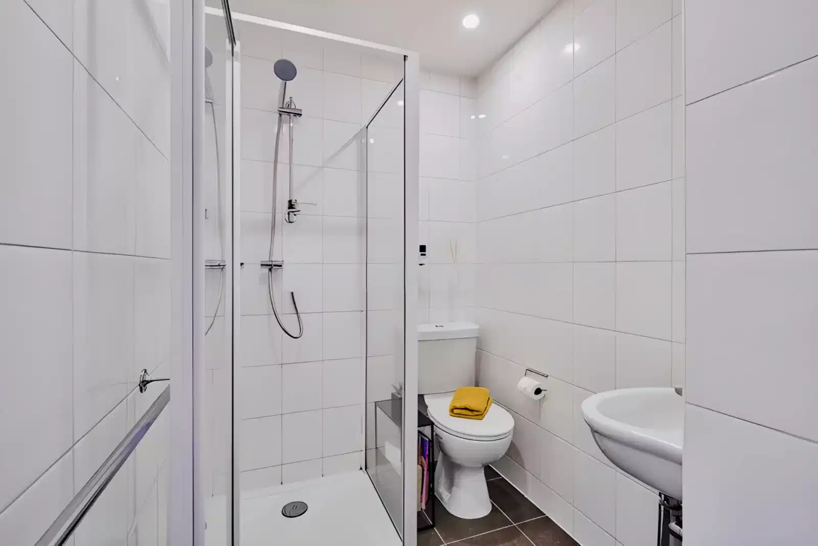 Tower Studio Silver Plus - Bathroom