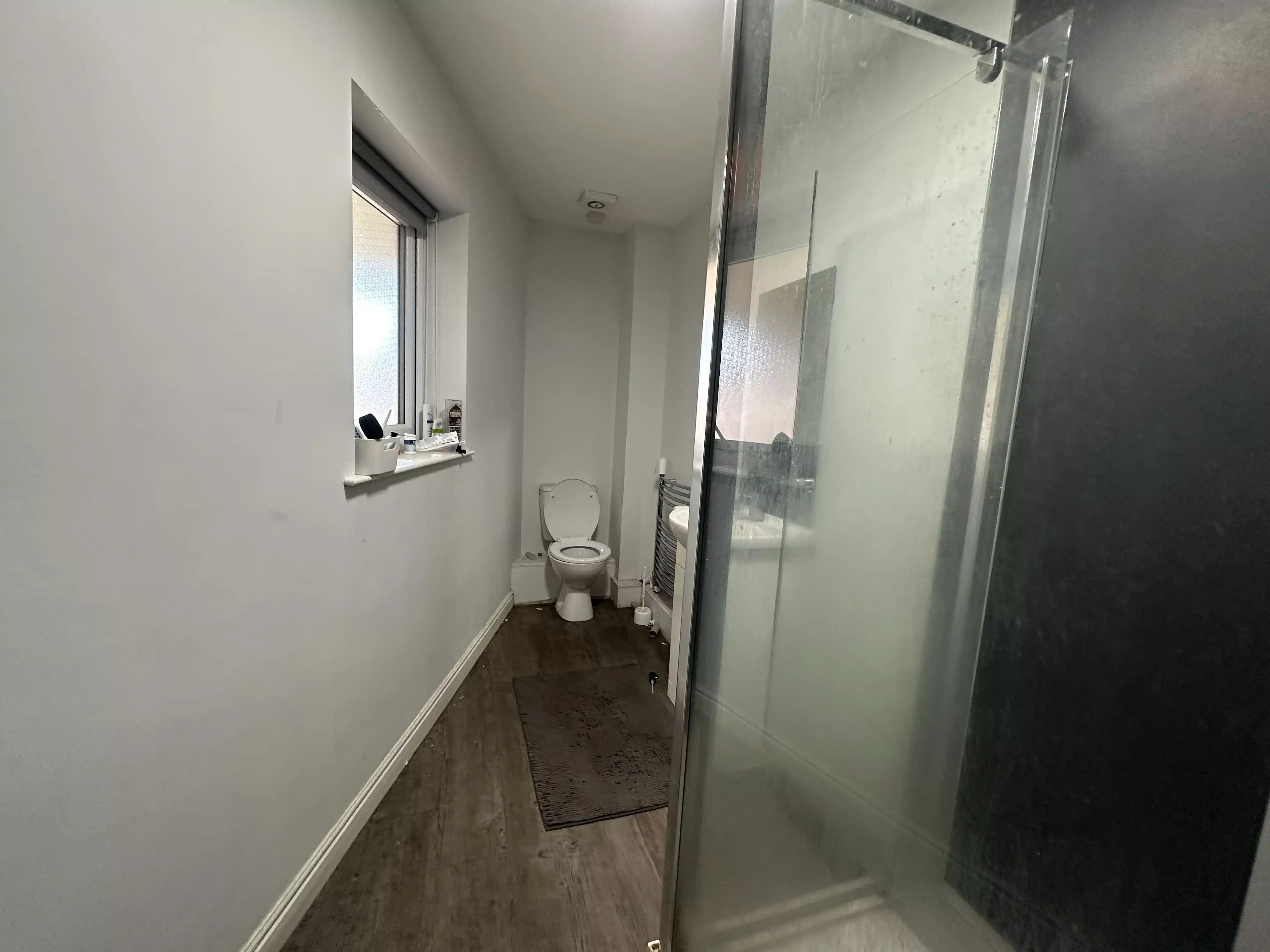 Five Bed Flat - Bathroom