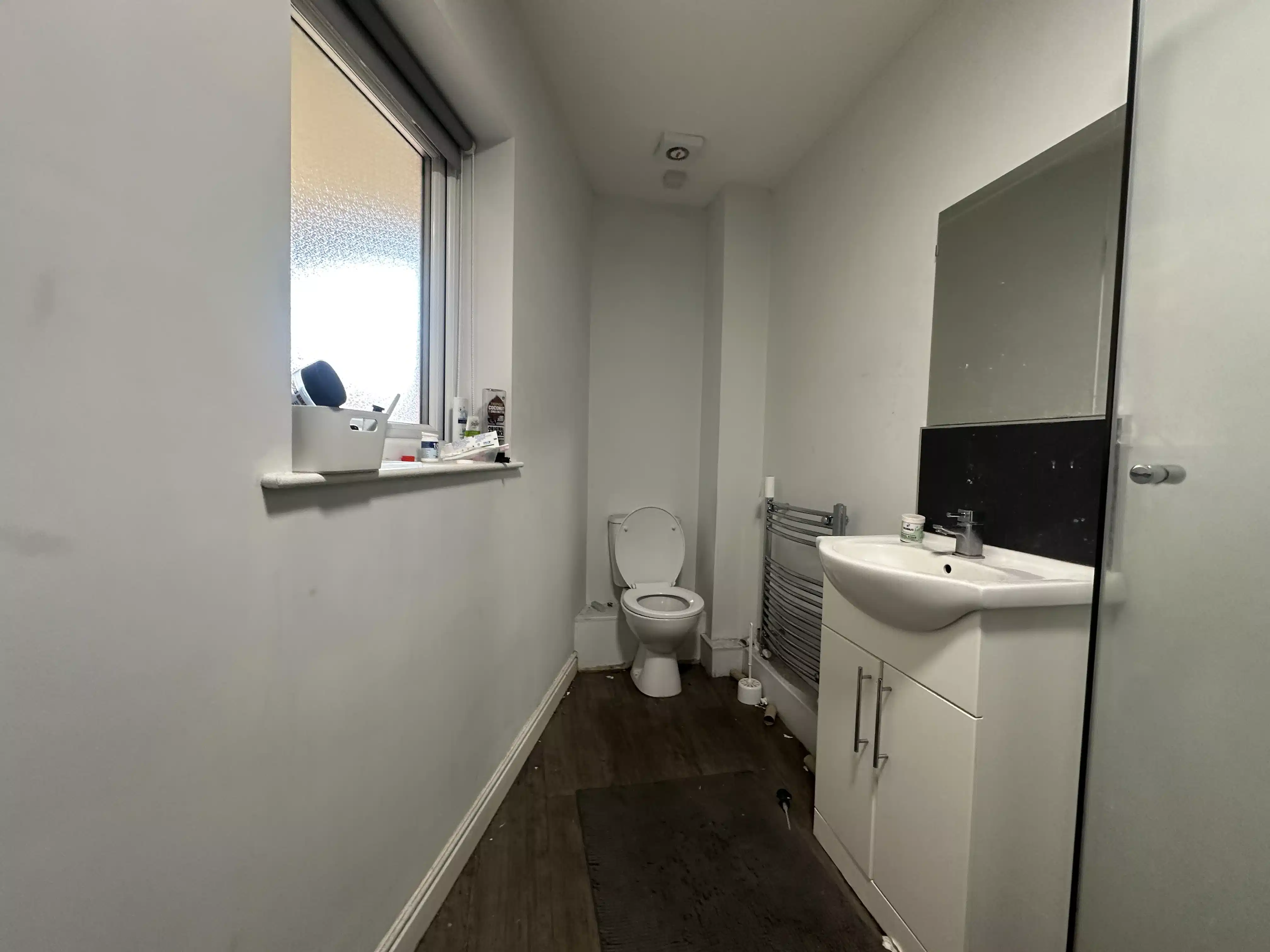 Five Bed Flat - Bathroom