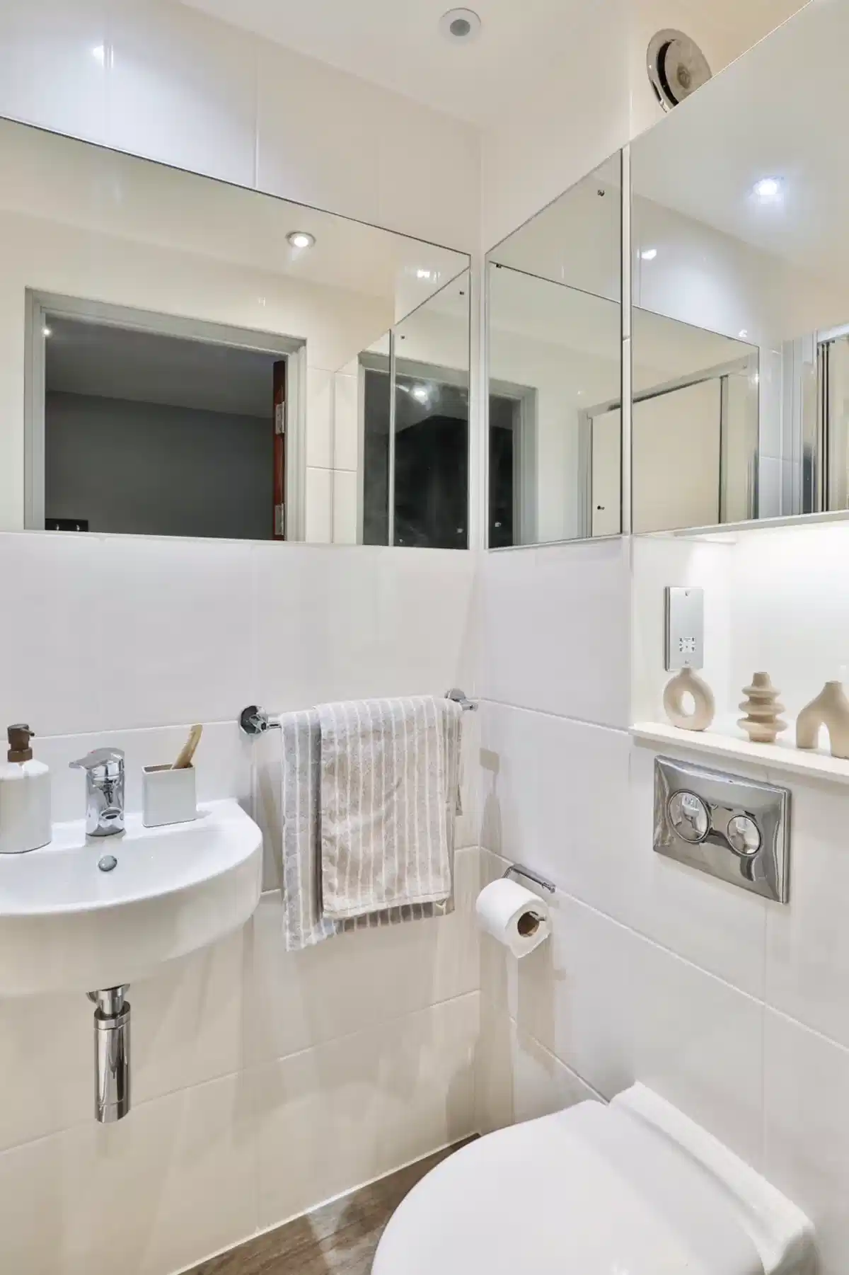 Classic 2 Bed Apartment - Bathroom