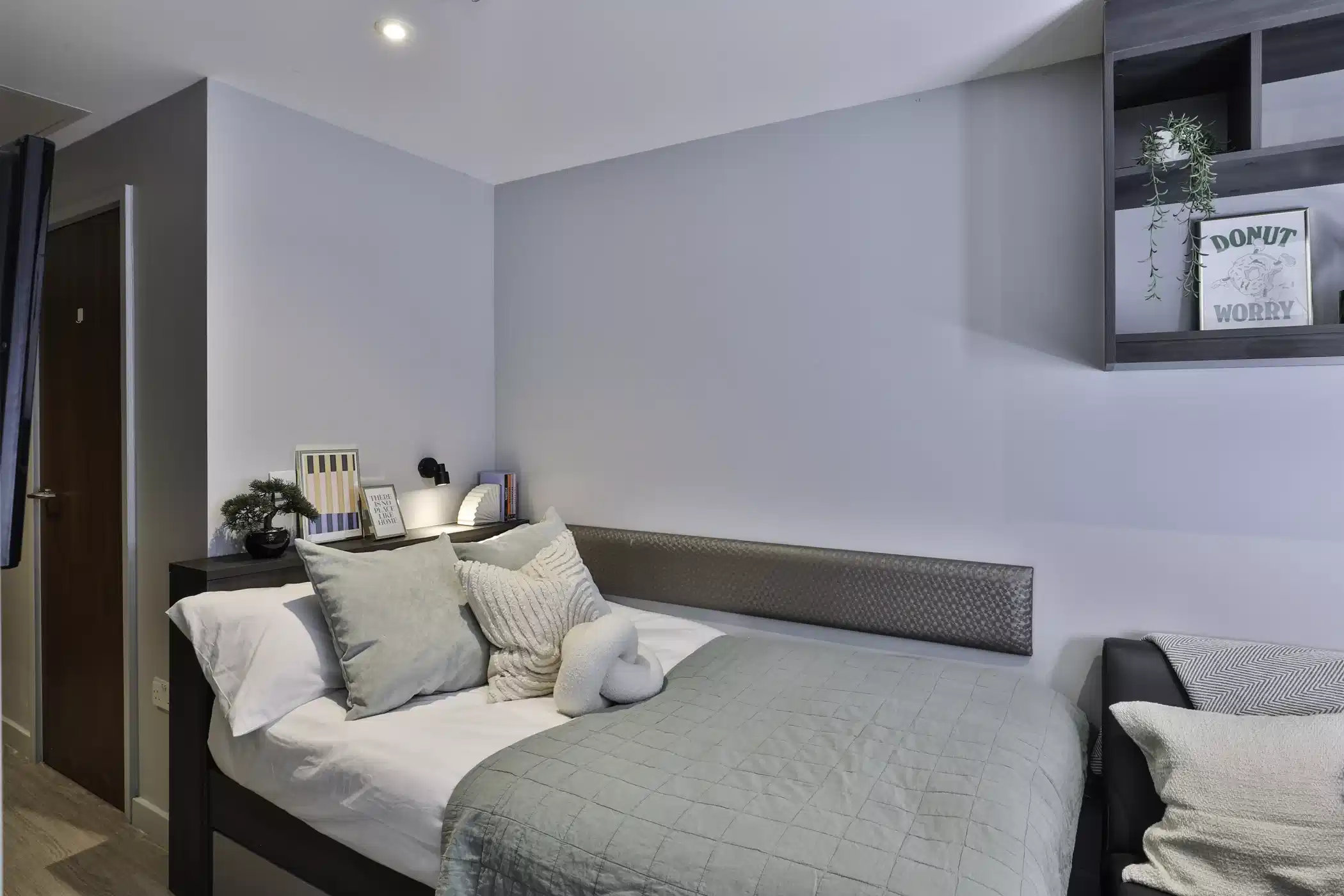 Classic 2 Bed Apartment - Bedroom
