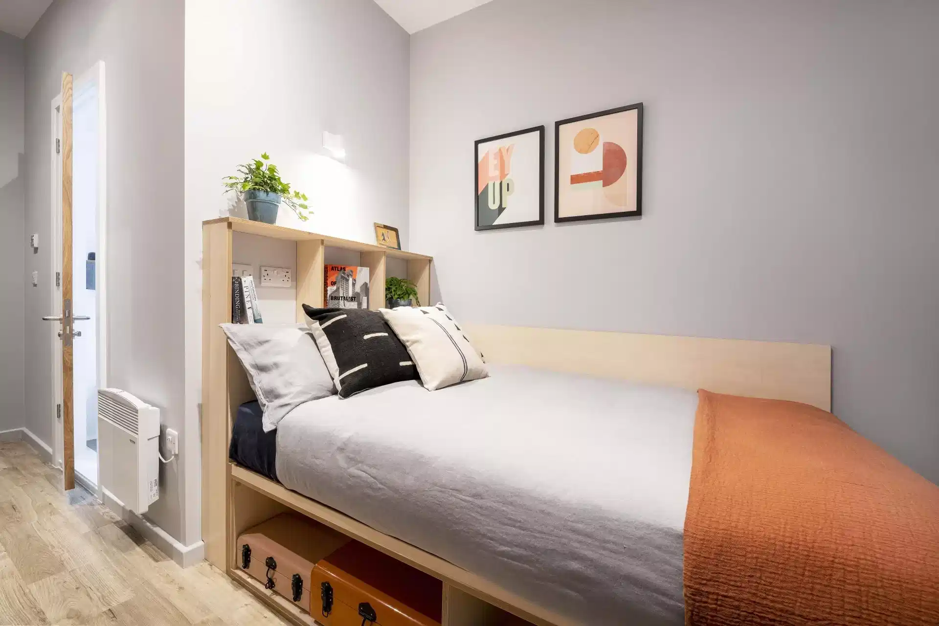 6 Bed Standard Ensuite - Bedroom
