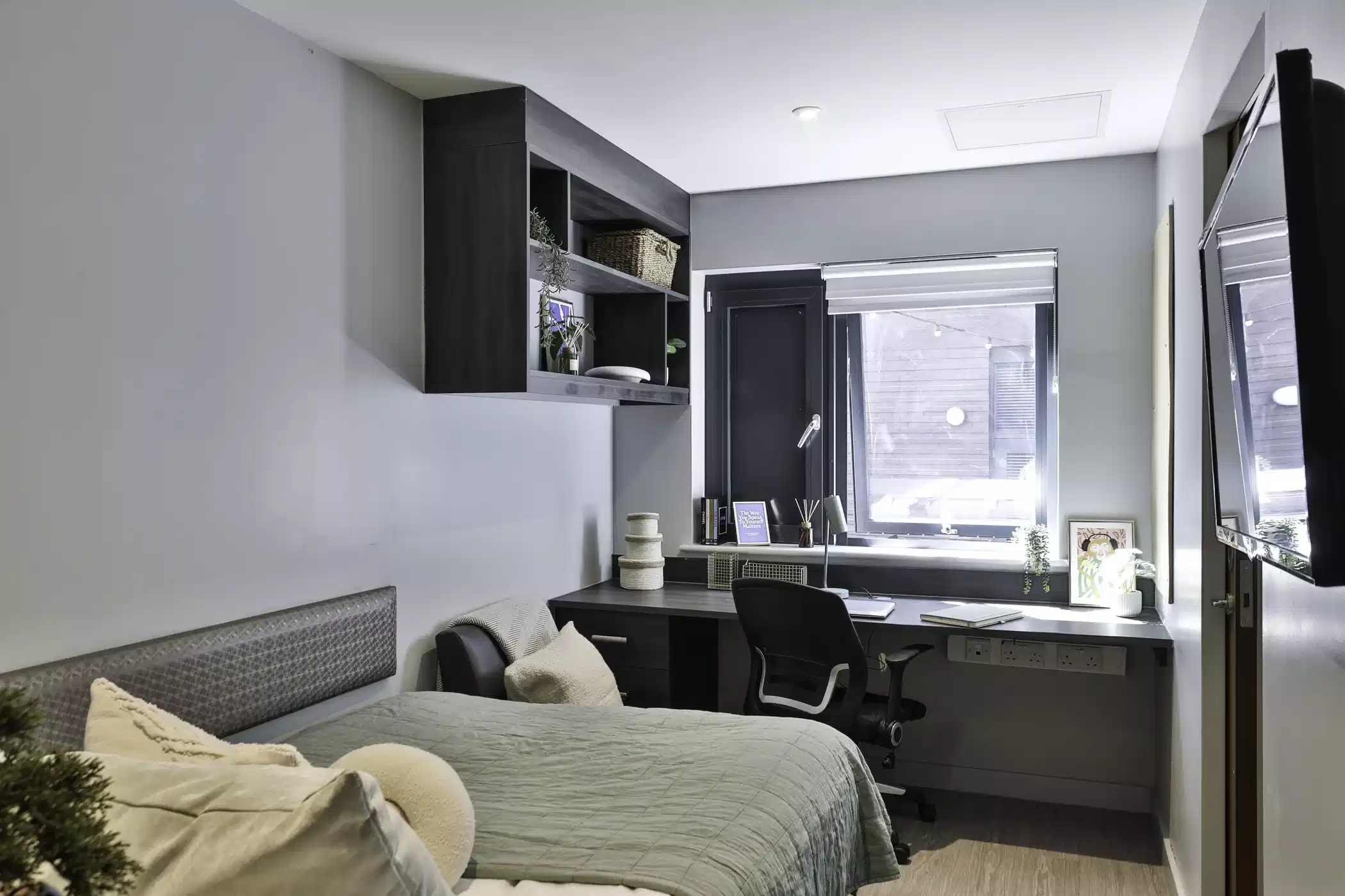 Classic 2 Bed Apartment - Bedroom