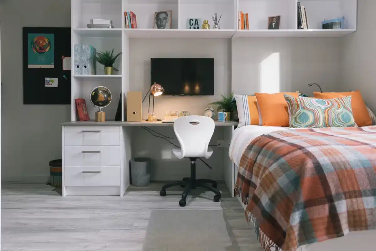 Classic 2 Bed Apartment - Bedroom