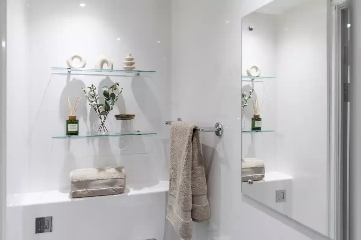 Classic 3-4 Bed Apartment - Bathroom