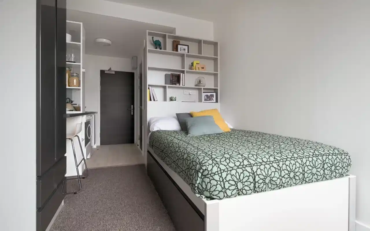 Bronze Studio - Bedroom