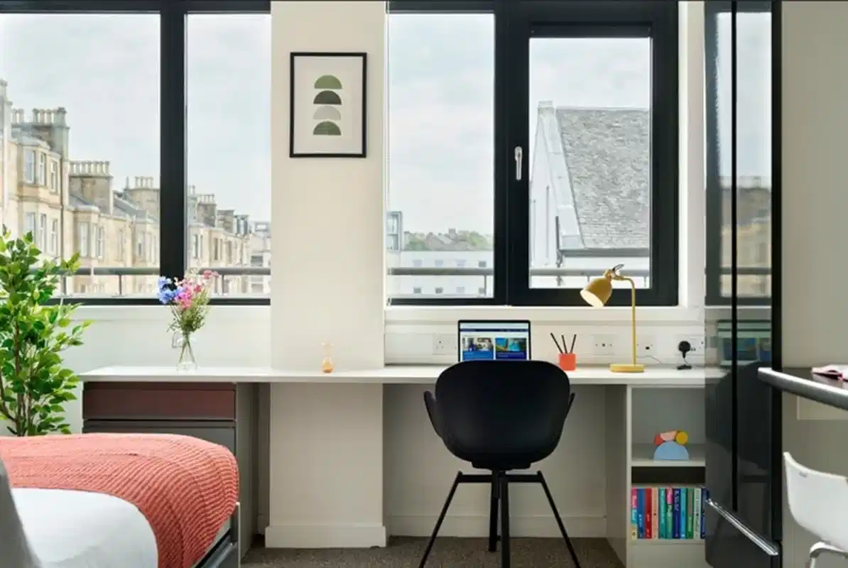 Silver Studio - Bedroom