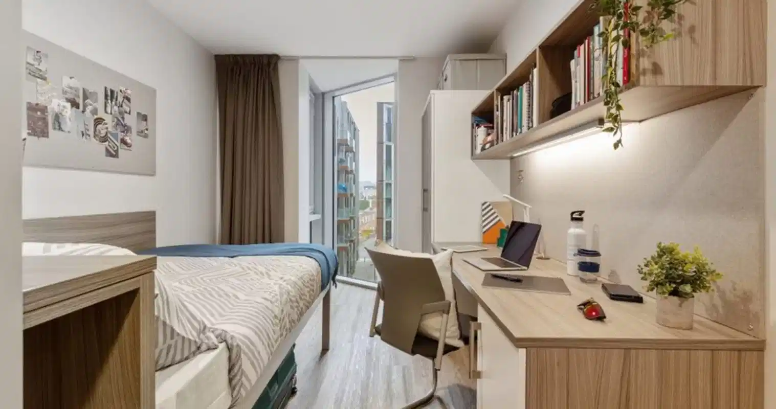 Ensuite With Wet Room - Bedroom