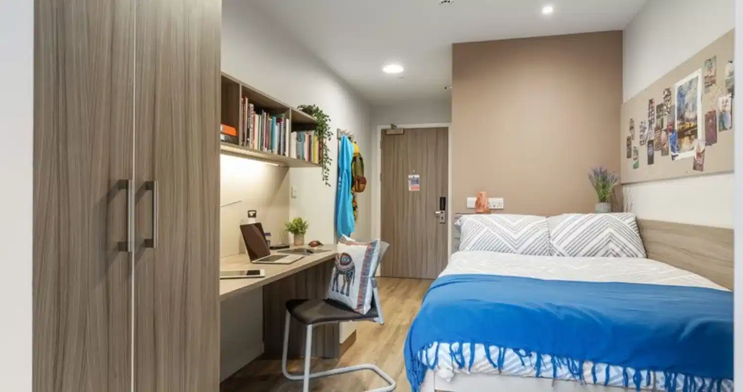 Ensuite With Wet Room - Bedroom
