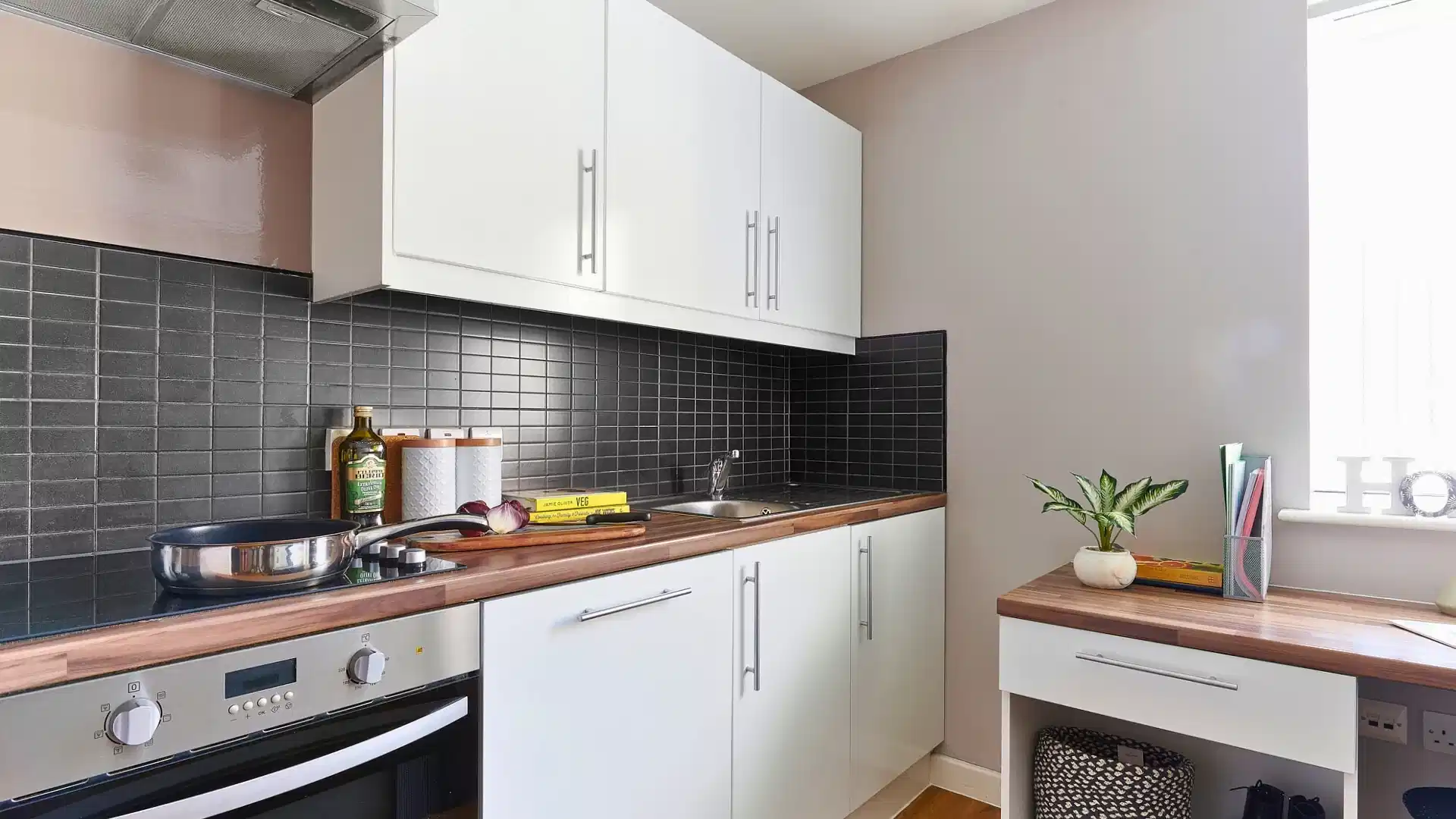 Classic Studio - Kitchen