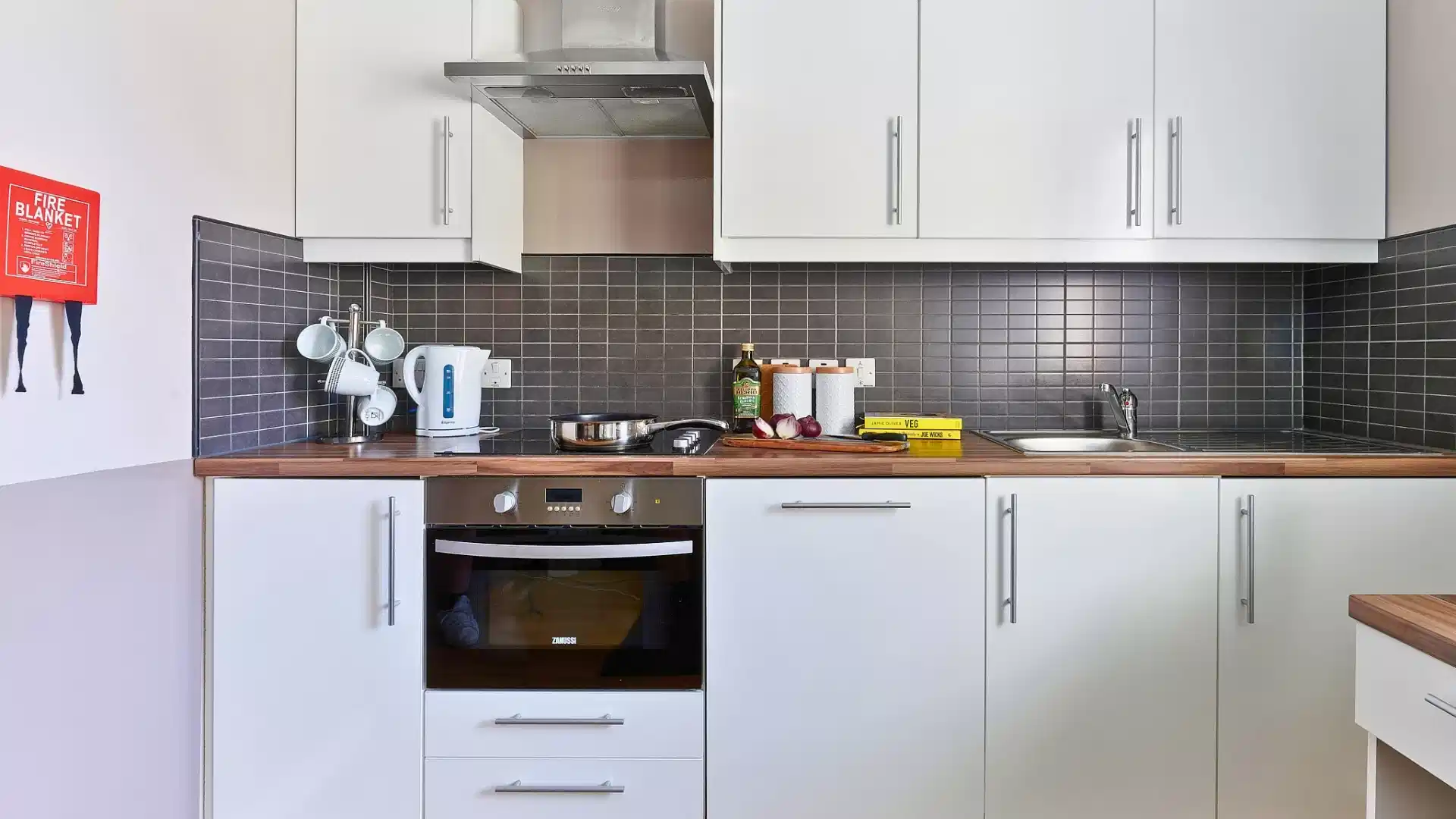 Classic Studio - Kitchen