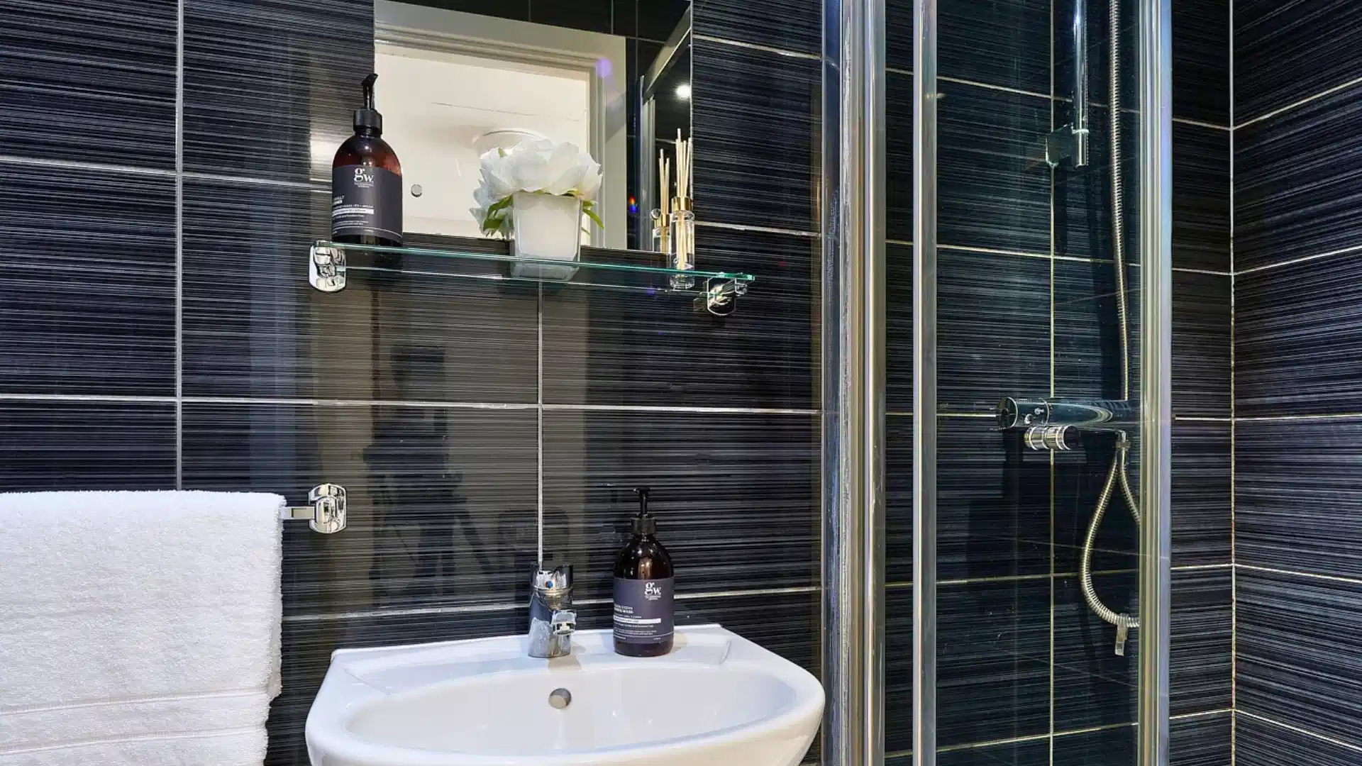 Classic Studio - Bathroom