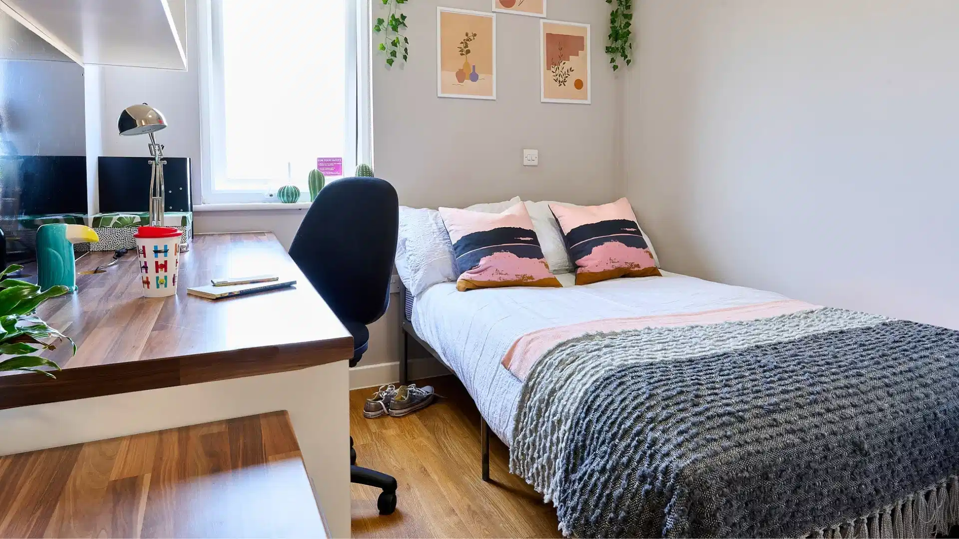 Classic En-suite in a 6-bed flat - Bedroom