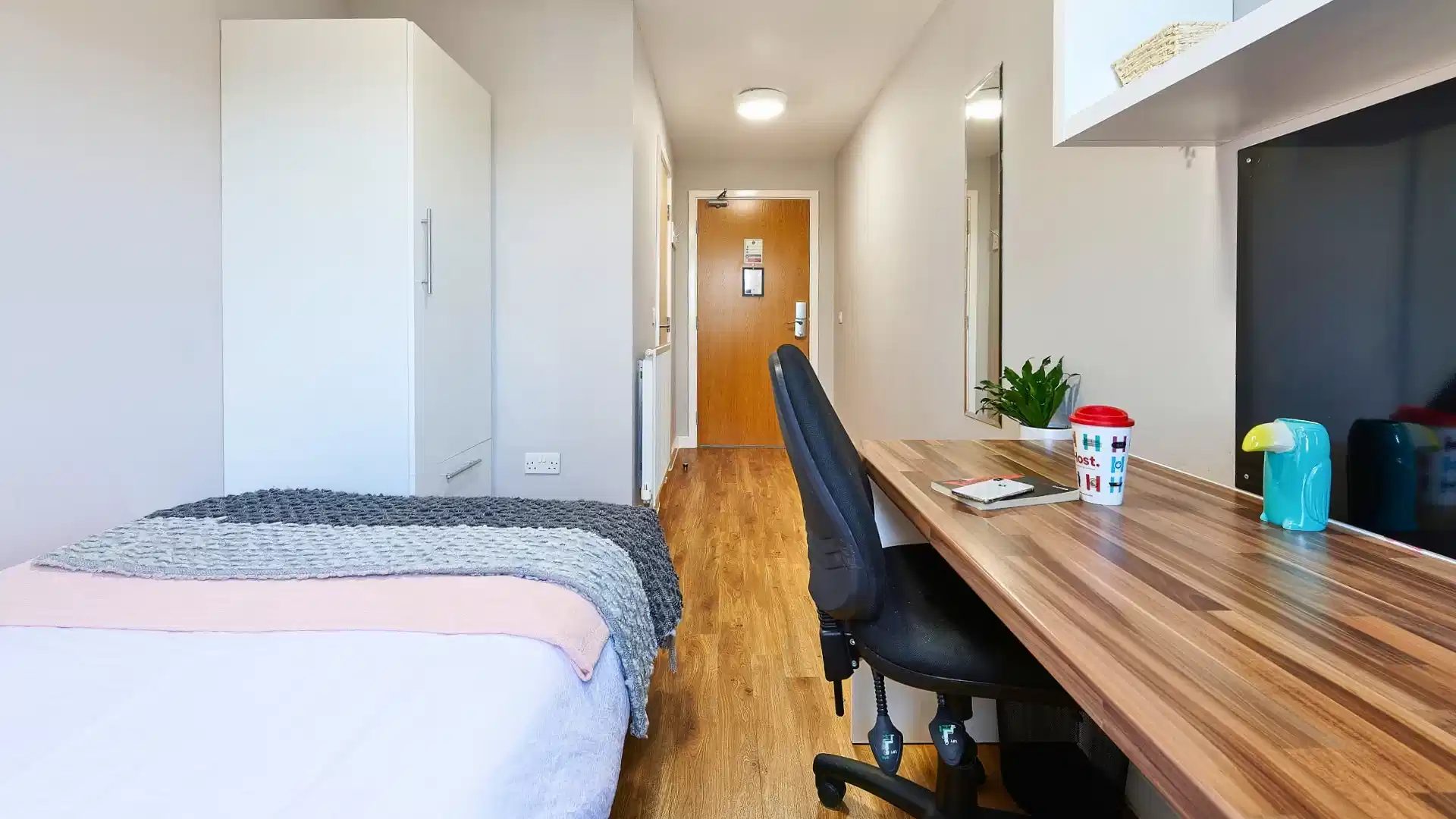 Classic En-suite in a 6-bed flat - Amenities