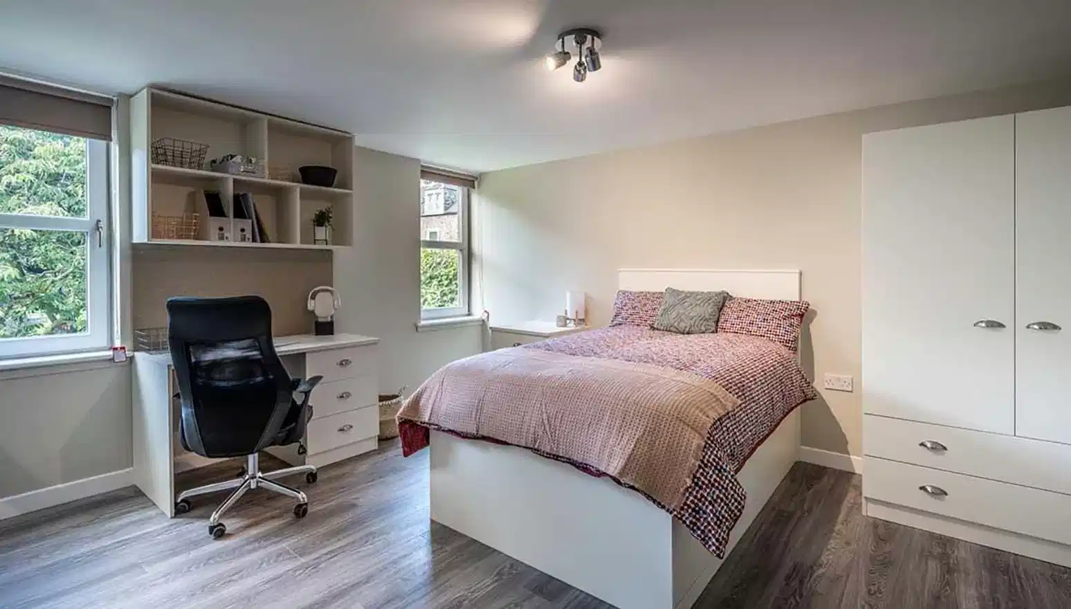 Deluxe Studio - Bedroom