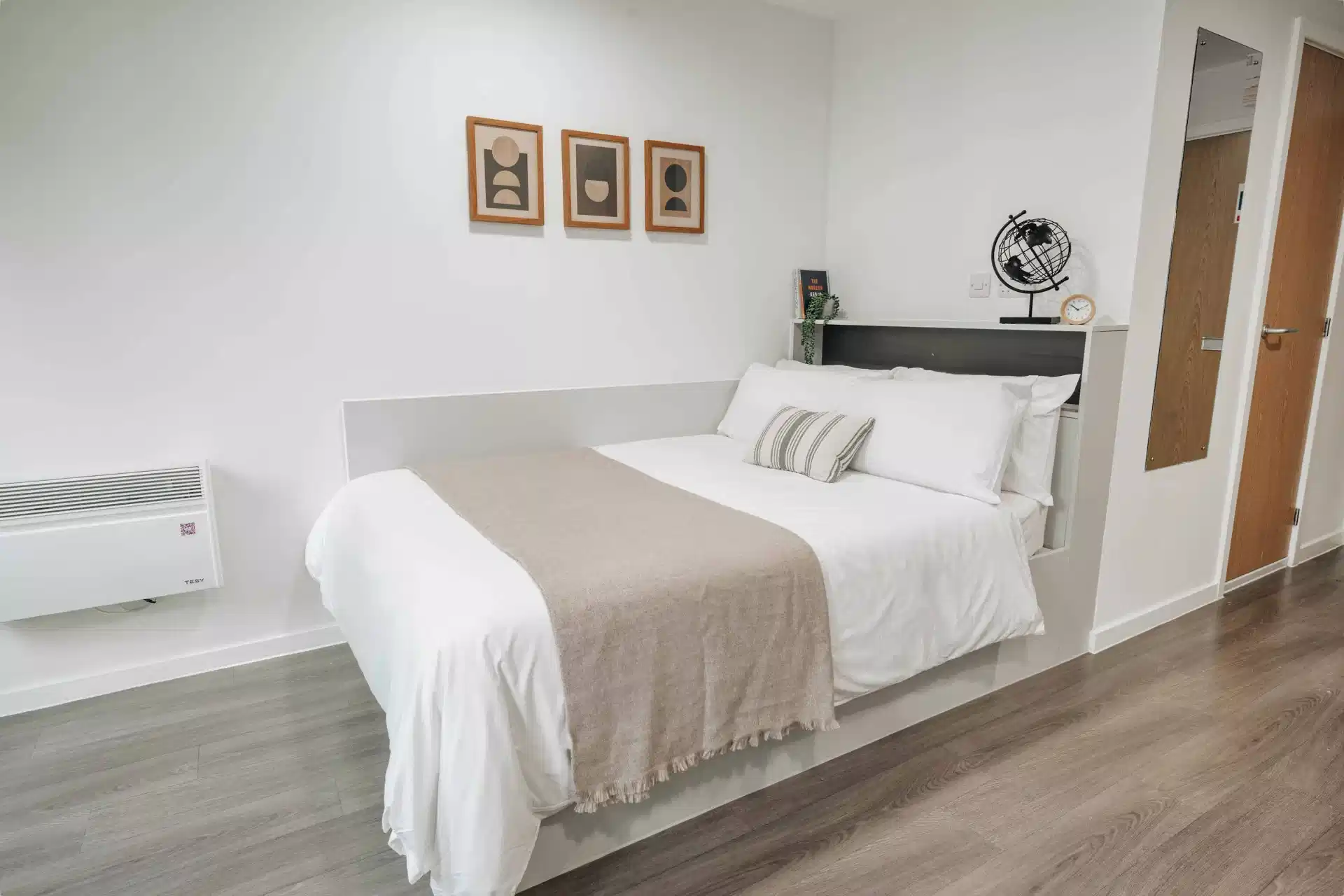 Gold Studio - Bedroom