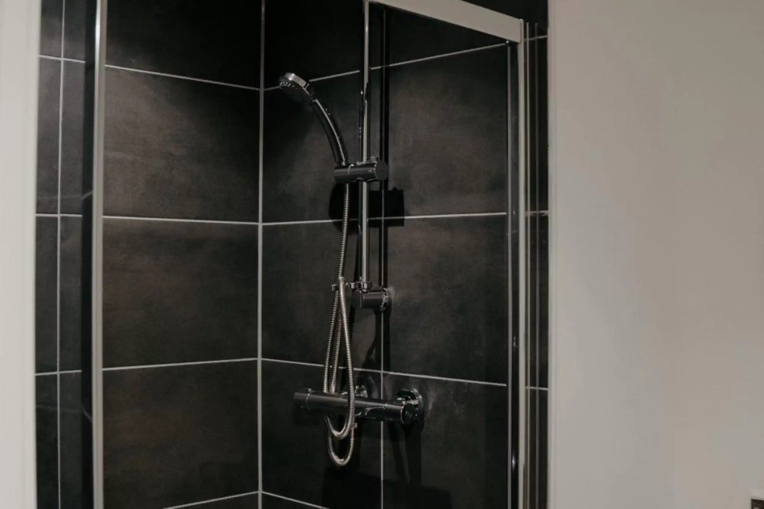 Studio Edition II - Bathroom