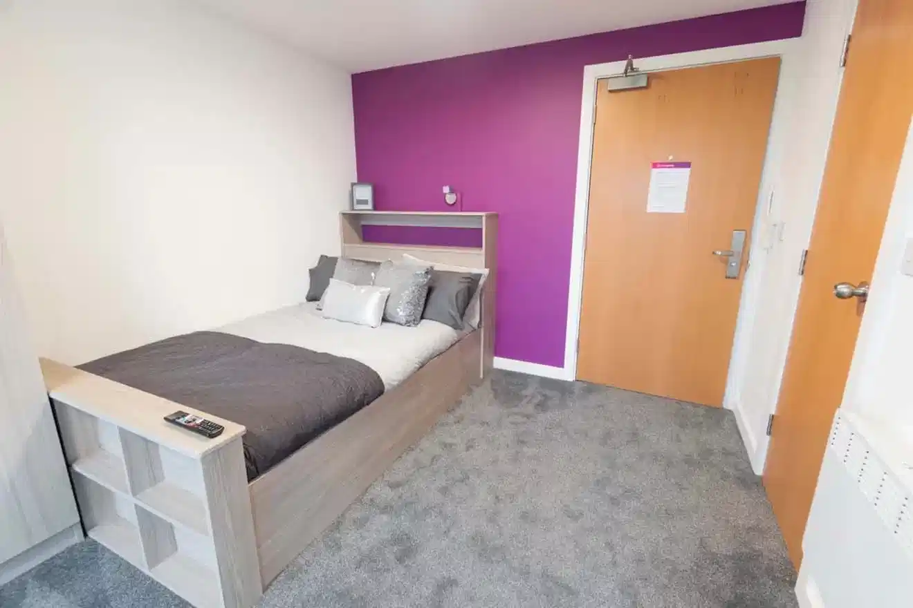 Gold Ensuite - Bedroom