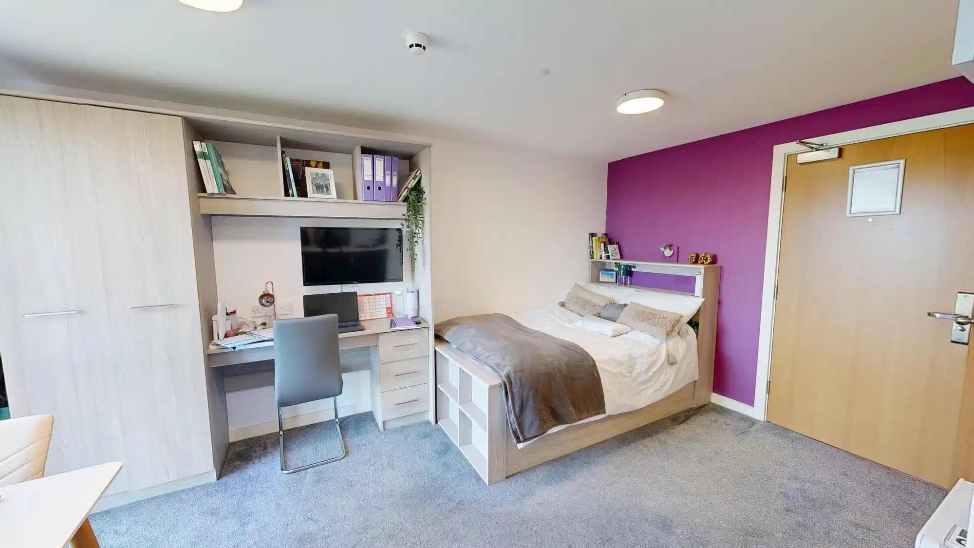 Silver Studio - Bedroom