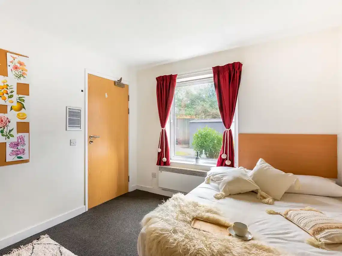Classic Room - 4 Bed Shared House - Bedroom