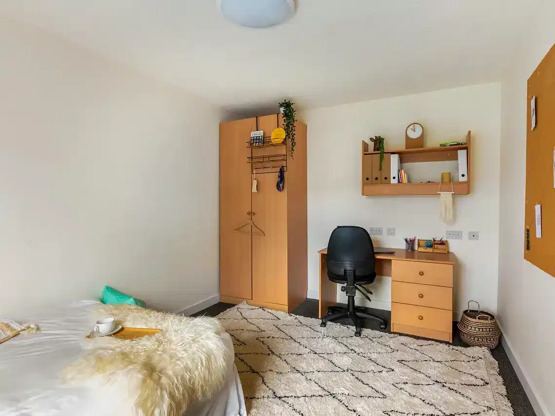 Classic Room - 4 Bed Shared House - Bedroom