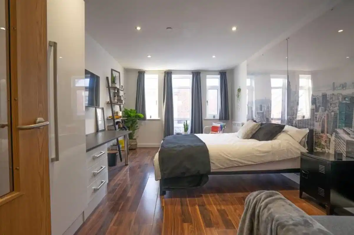 Studio - Bedroom