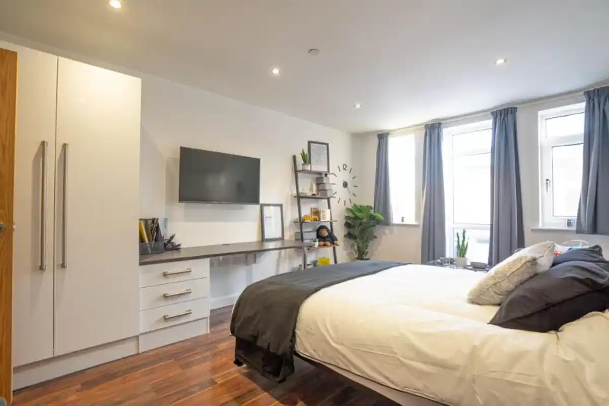 Studio - Bedroom