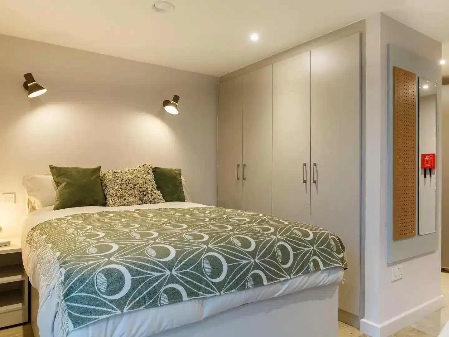 Premium One Bed Apartment - Bedroom