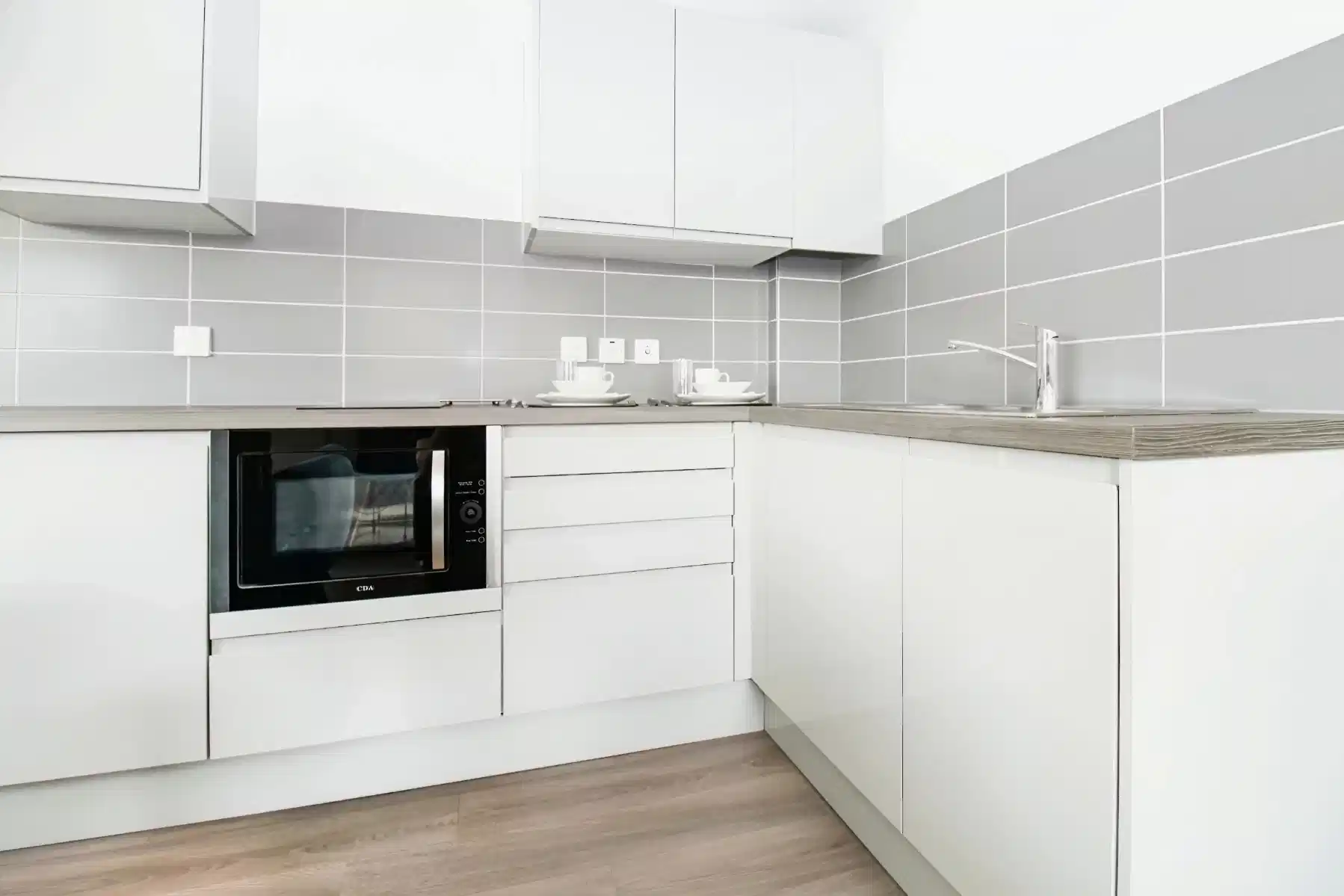 Essential Apartment - Kitchen