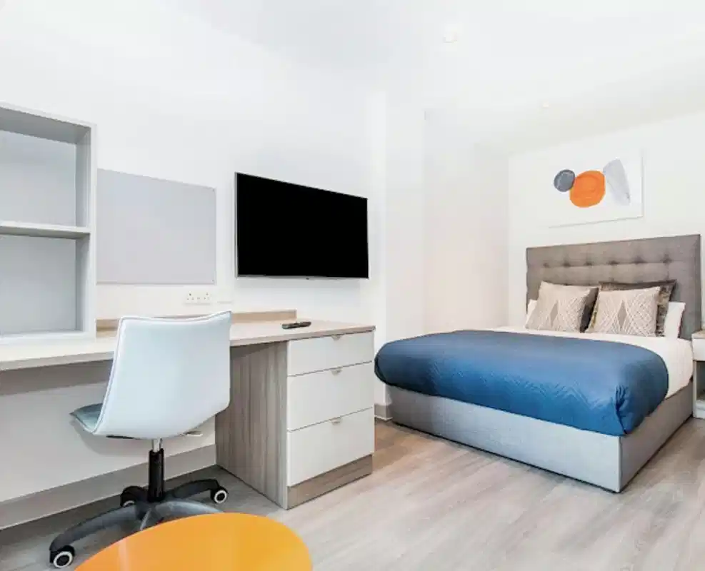 Essential Apartment - Bedroom