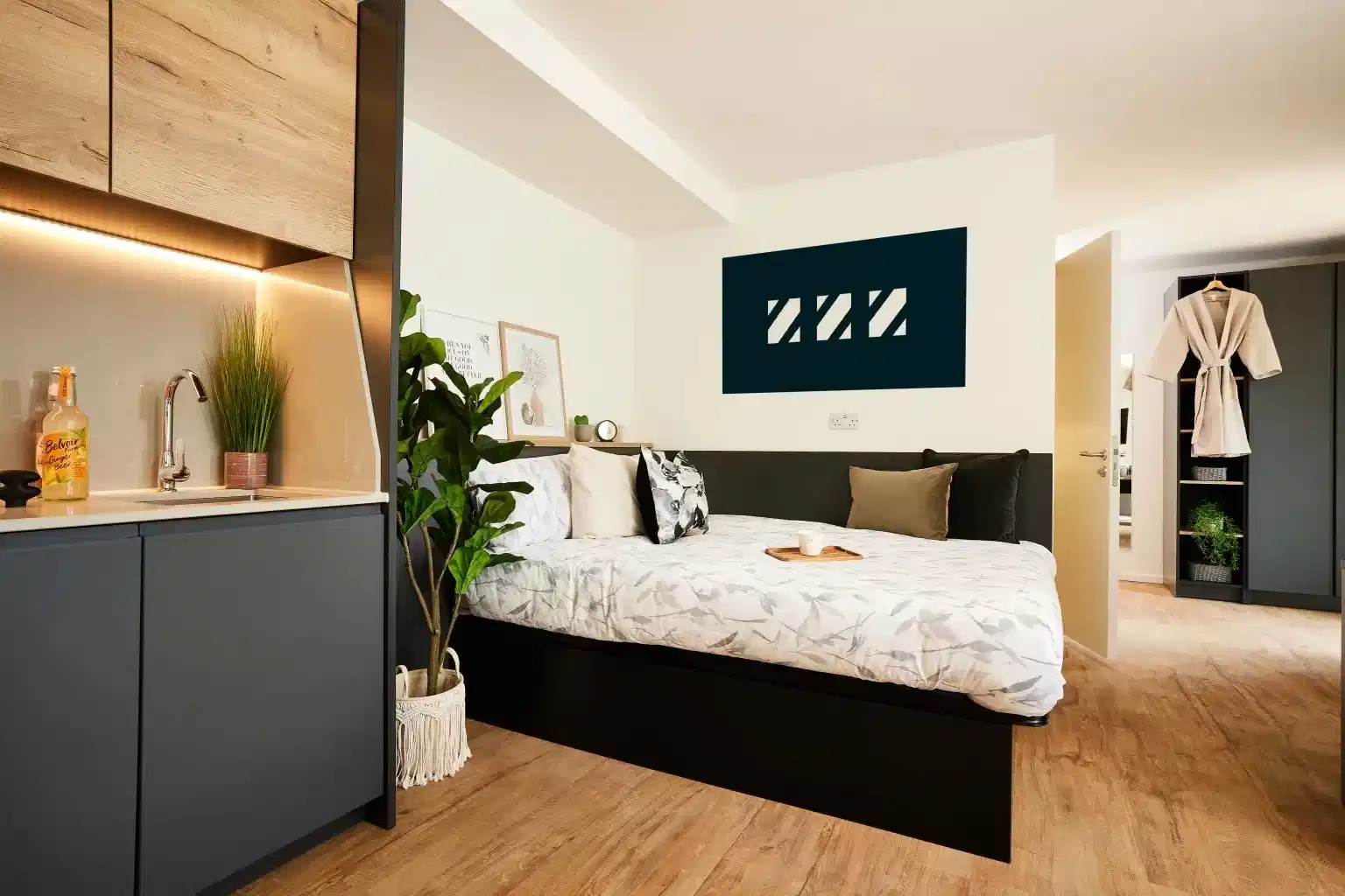 Deluxe - Bedroom