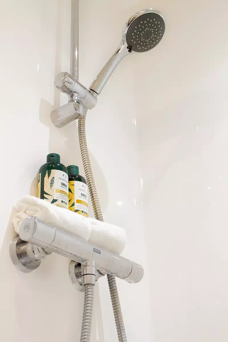 Premium Studio - Bathroom