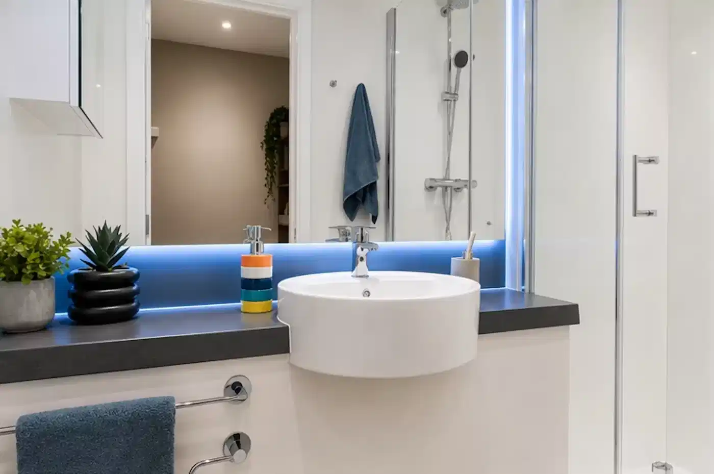 Studio Bronze - Bathroom