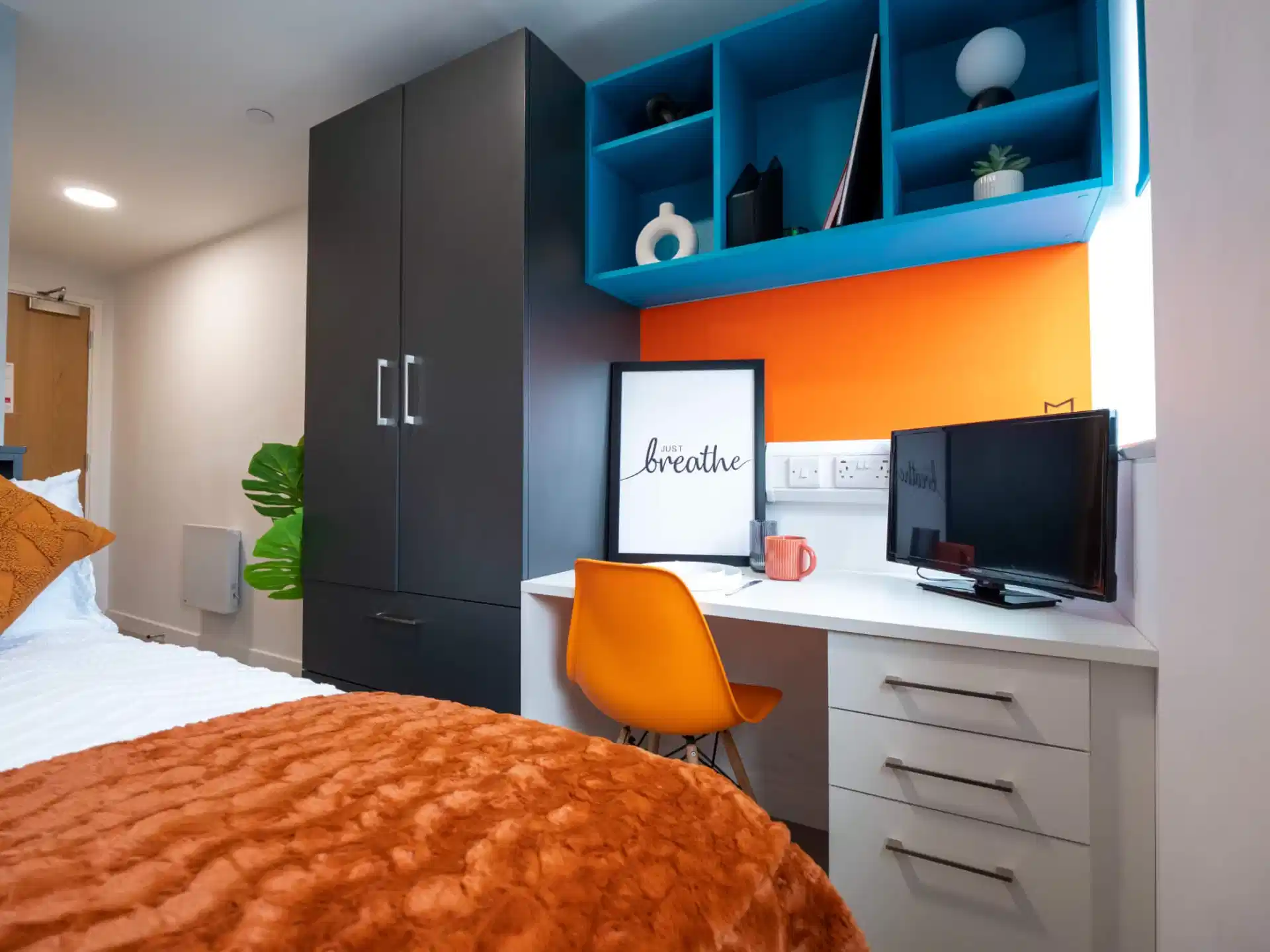 9 Bed Ensuite (Top Floor) - Bedroom
