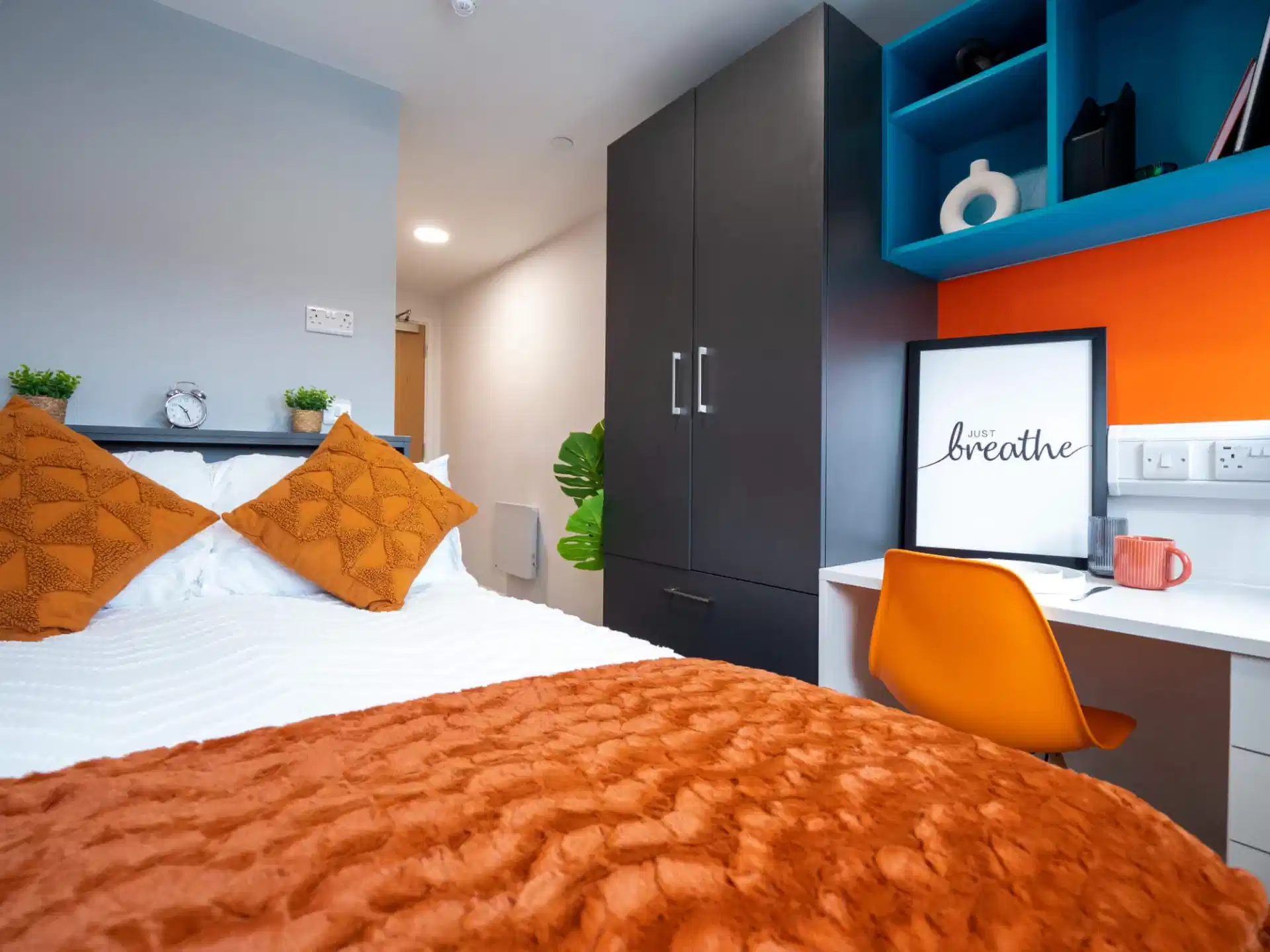 9 Bed Ensuite - Bedroom