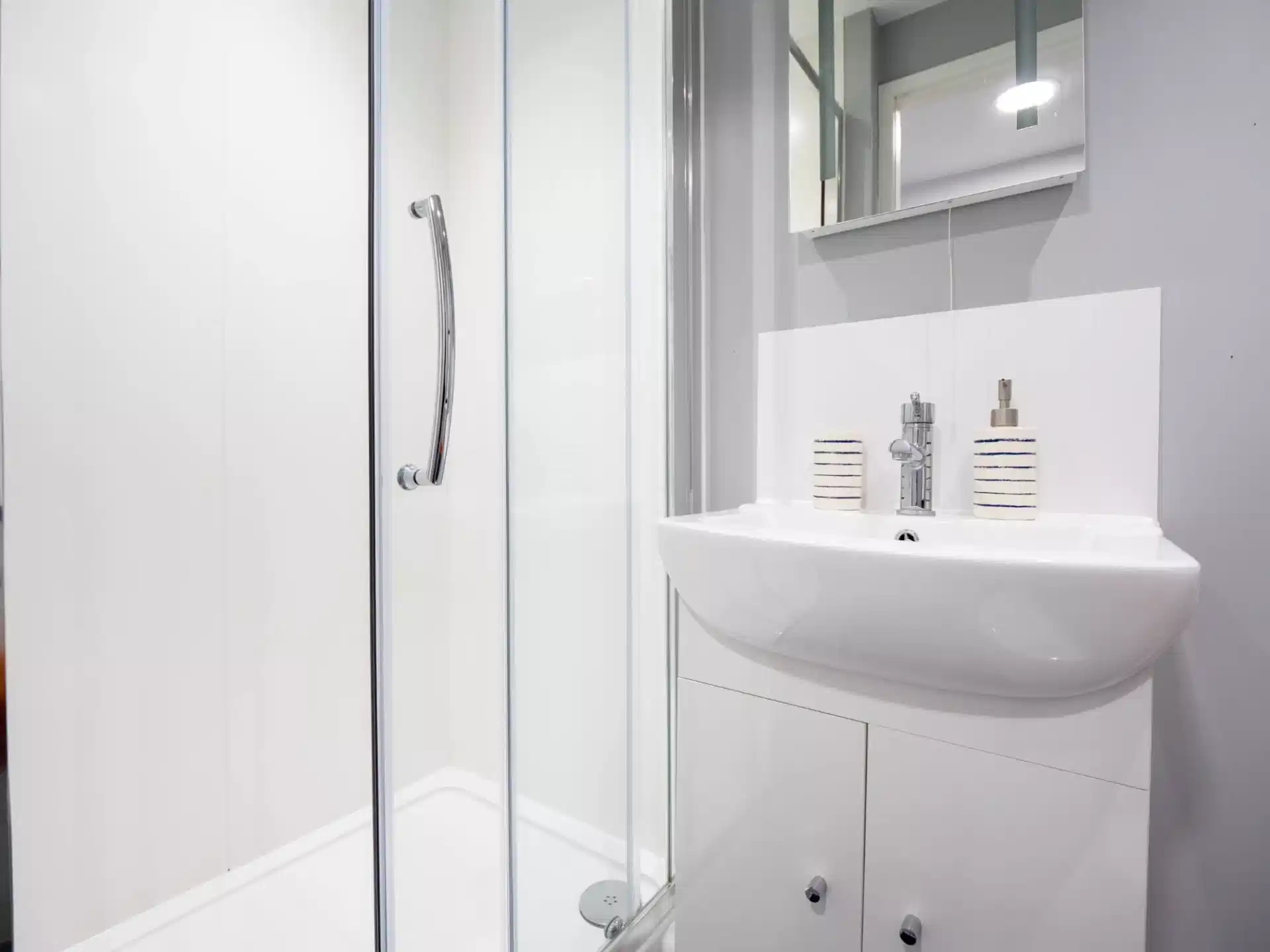 9 Bed Ensuite (Top Floor) - Bathroom