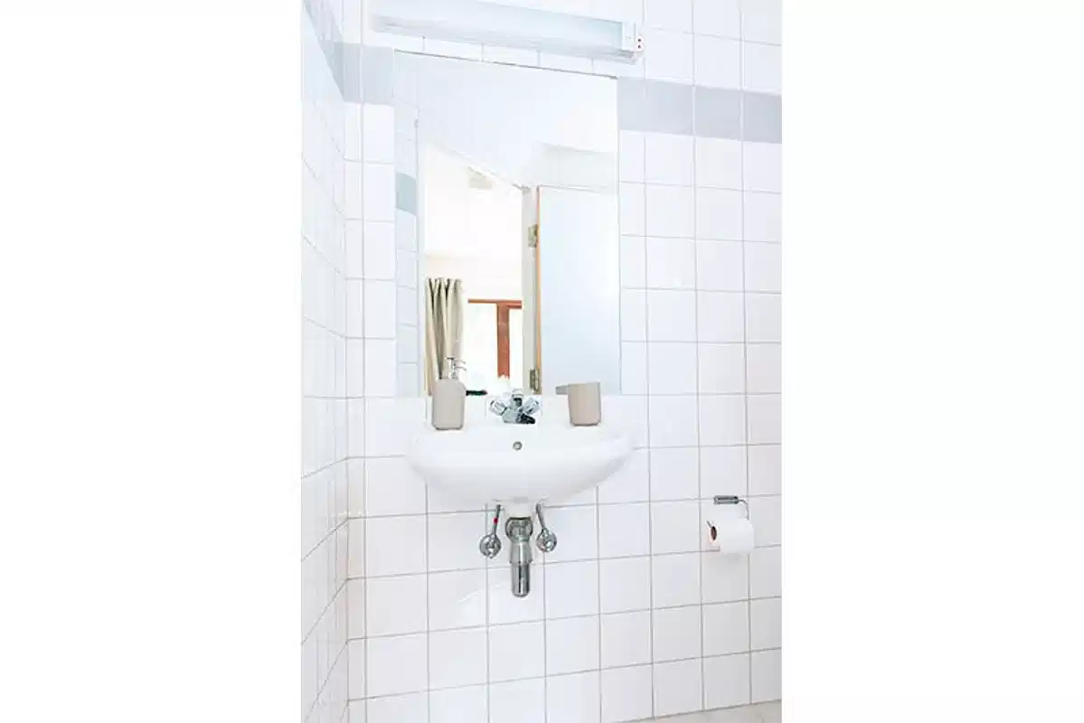 Standard Ensuite - Bathroom