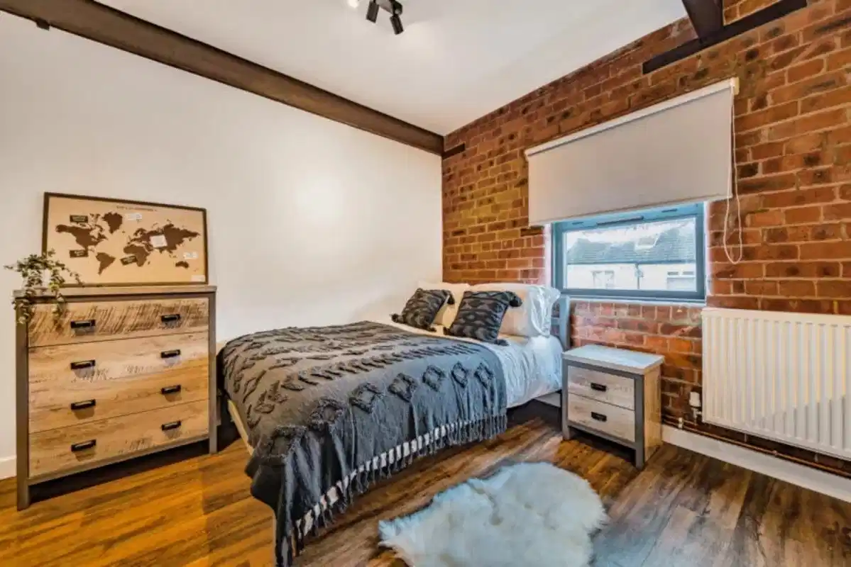Bronze Studio - Bedroom
