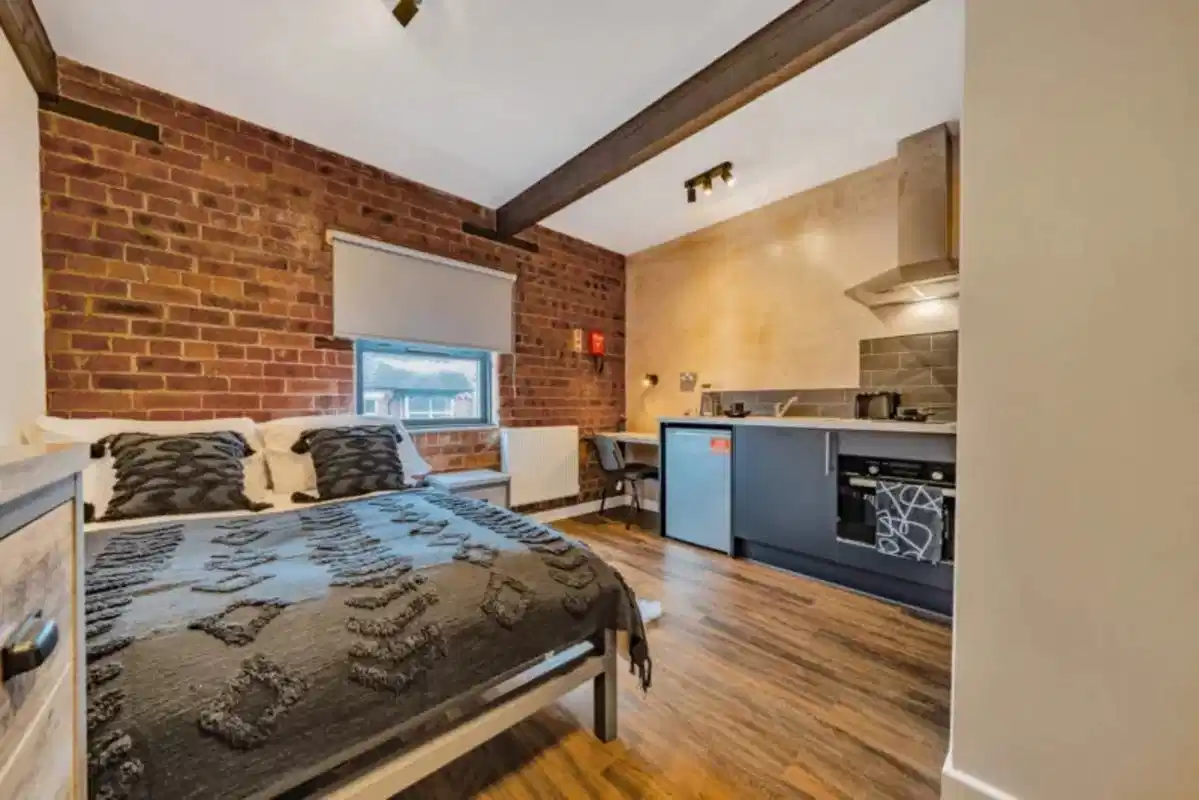 Bronze Studio - Bedroom