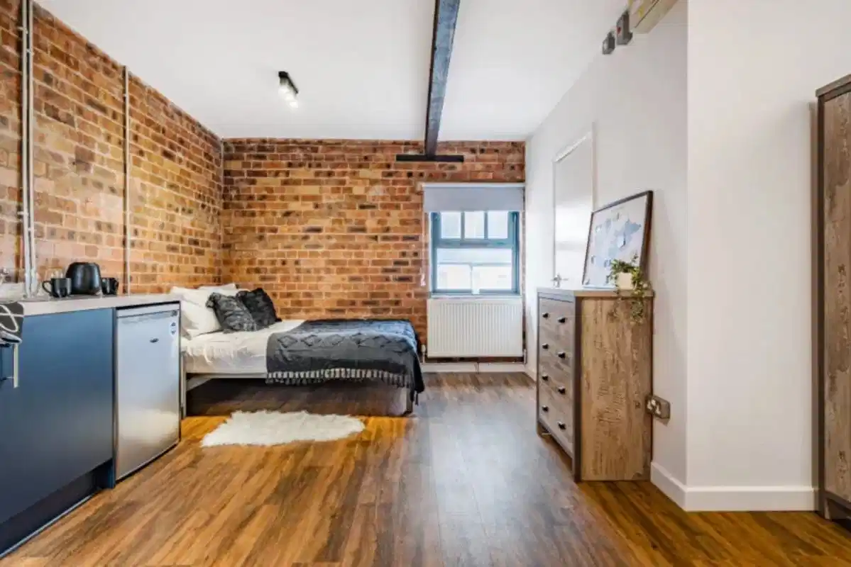 Gold Studio - Bedroom