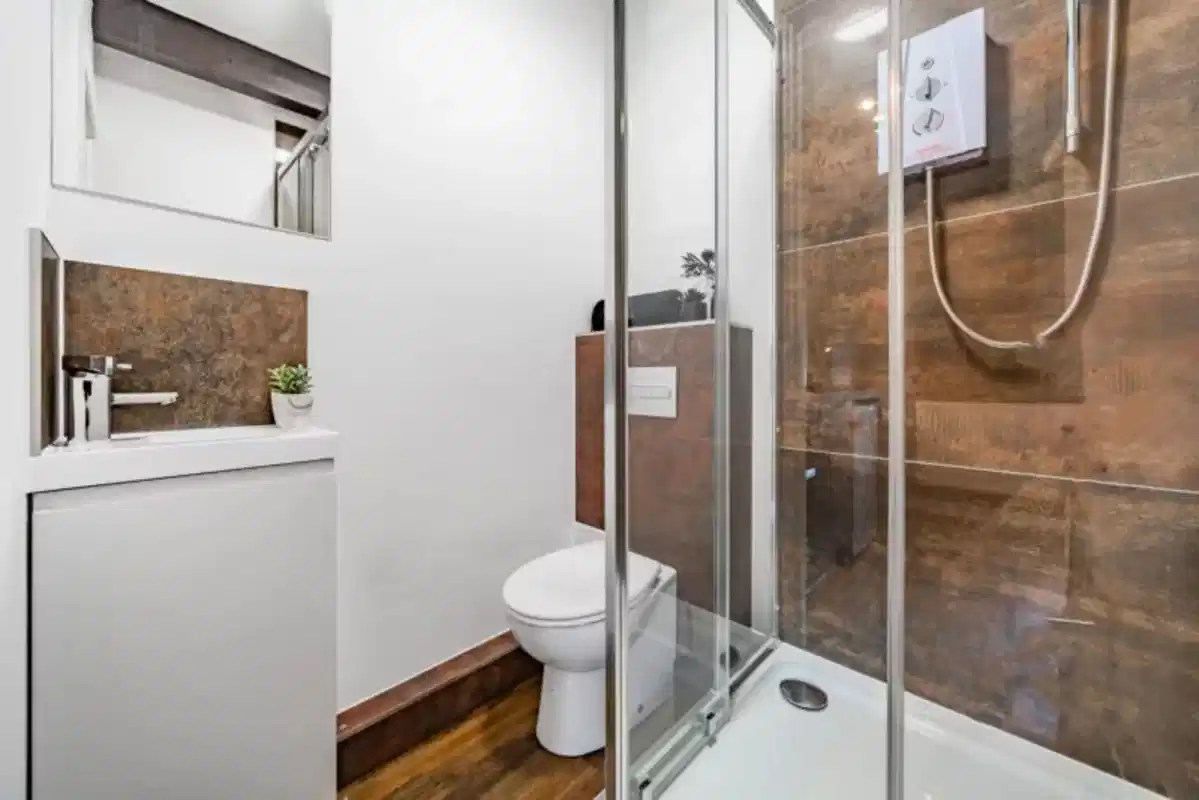 Gold Studio - Bathroom
