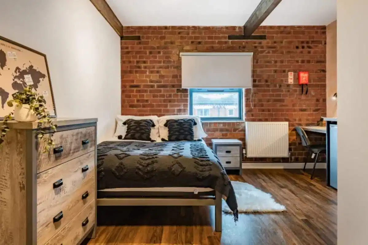 Bronze Studio - Bedroom