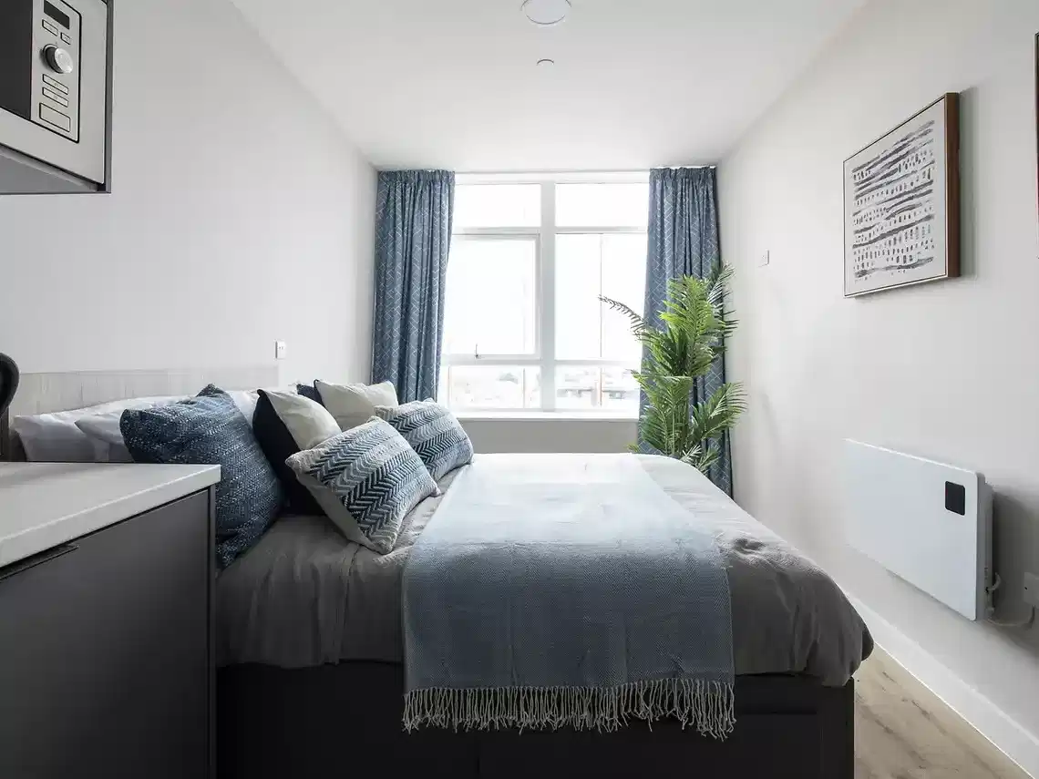 Large Studio - Bedroom