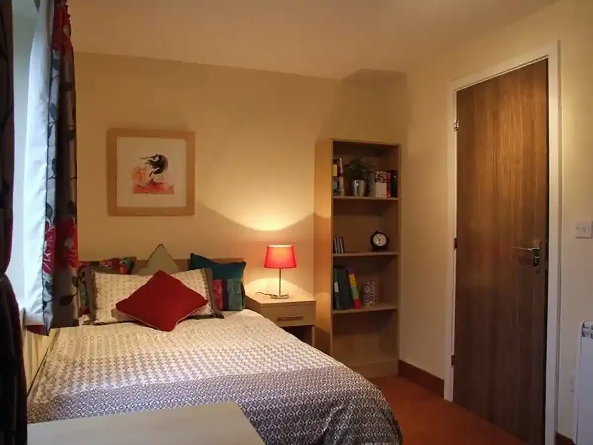 8 Bed House- Classic - Bedroom