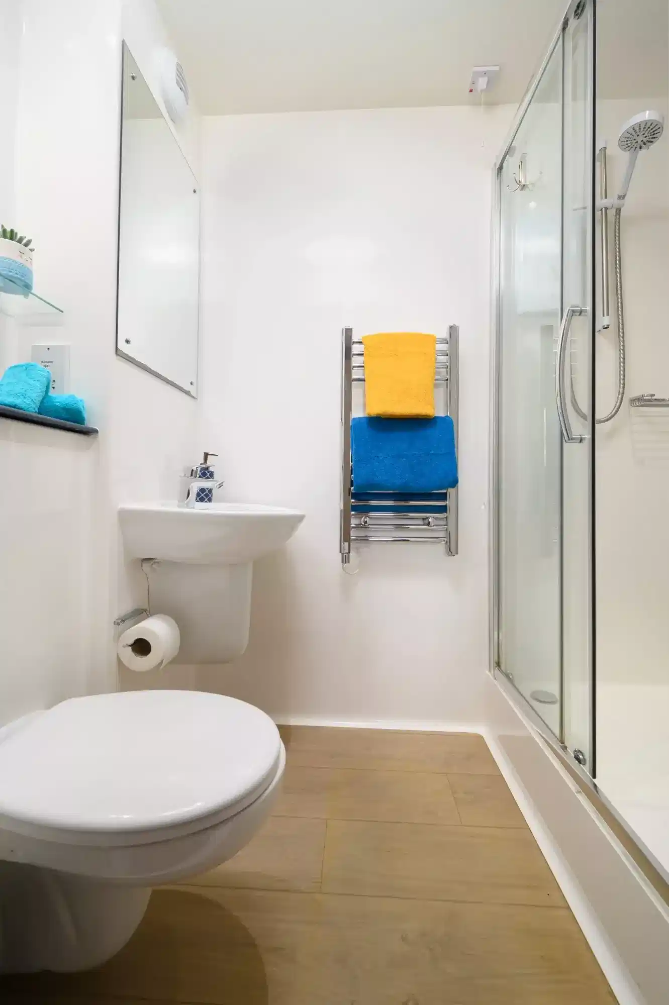 6 Bed Three Floor Flat- Deluxe - Bathroom