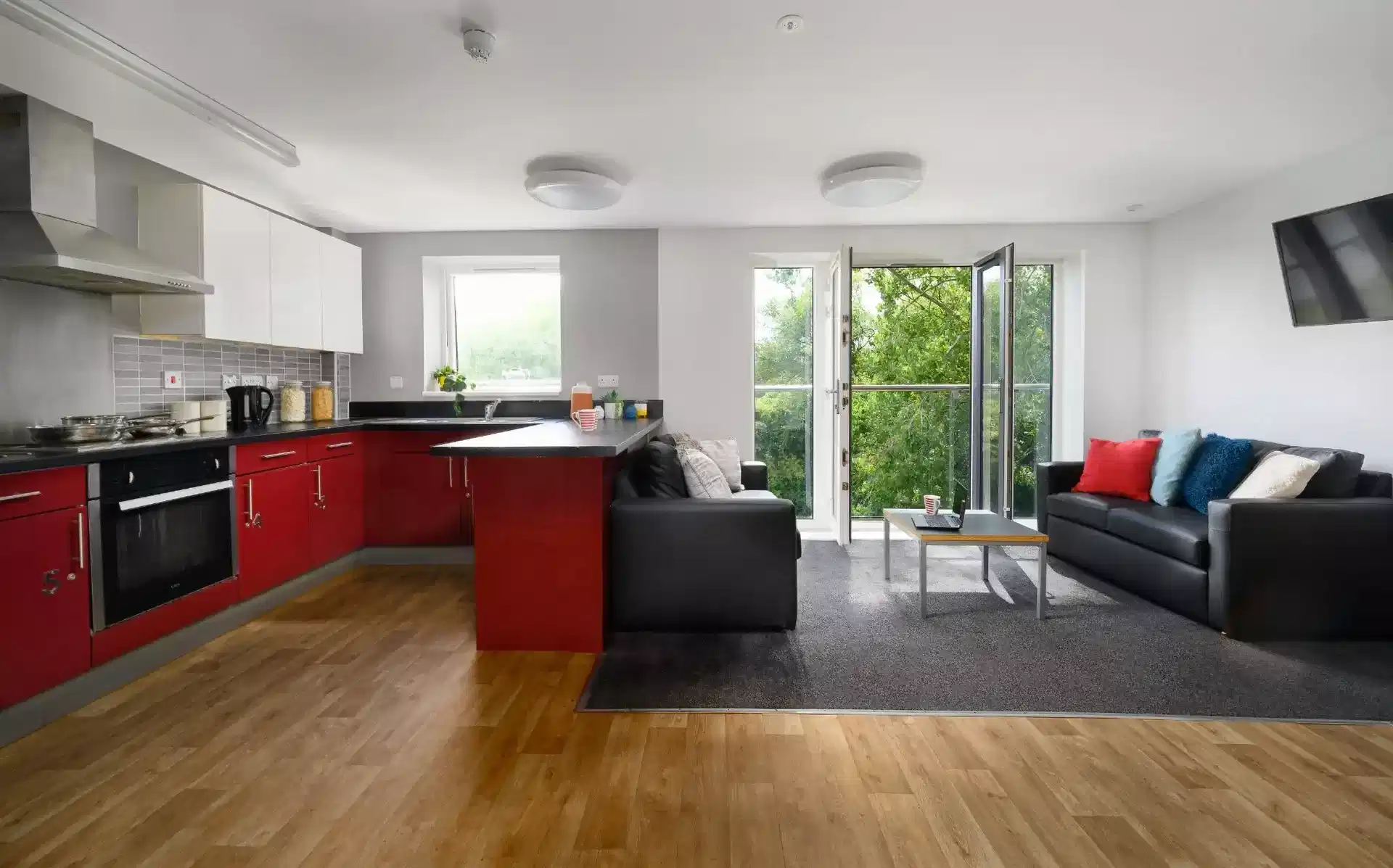 6 Bed Three Floor Flat- Deluxe - Kitchen