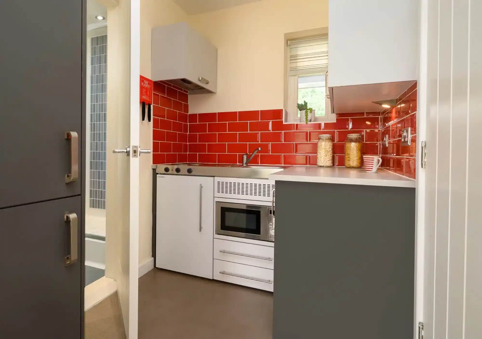 1 Deluxe Room - Kitchen